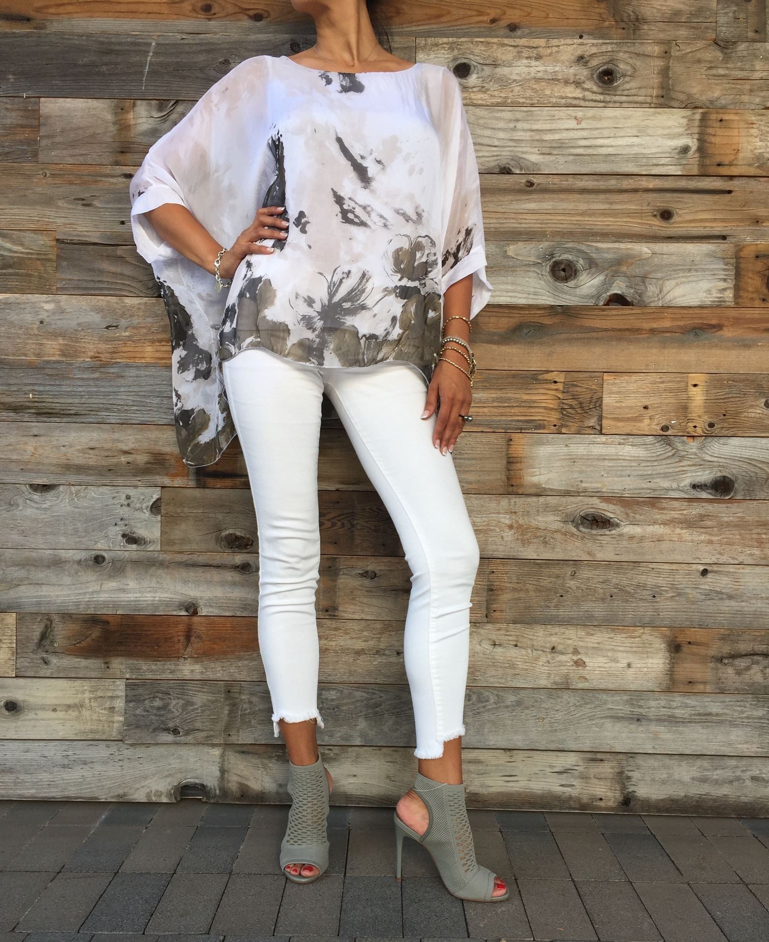 Italian Floral Raw Moda Silk Top Top Raw Moda One Size White