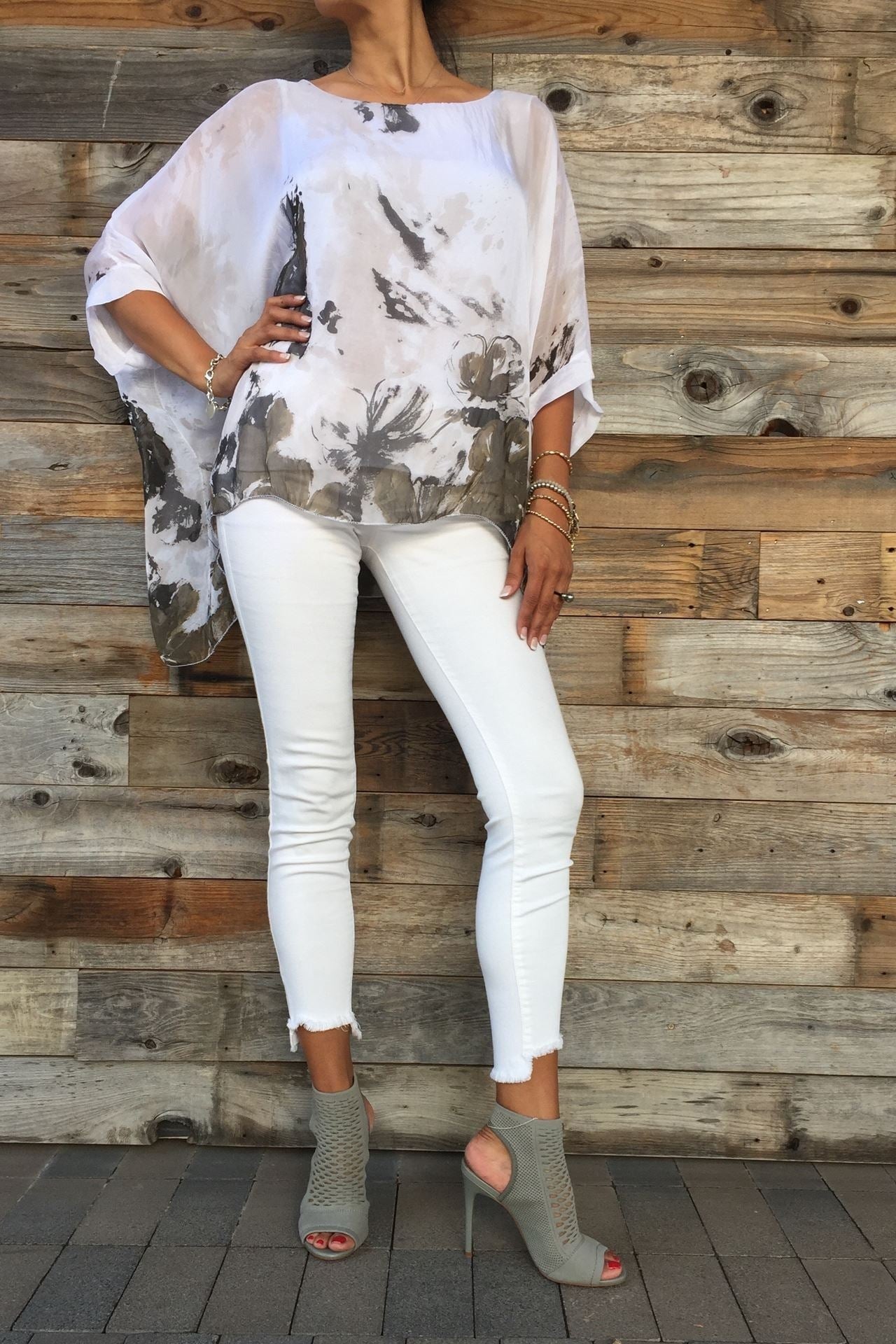Italian Floral Raw Moda Silk Top Top Raw Moda One Size White