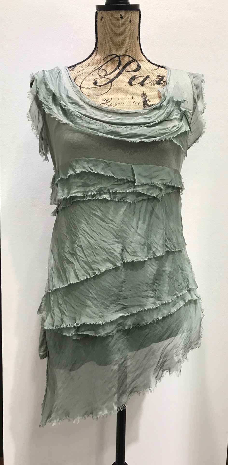 Sleeveless Italian Silk Ruffle Top Top Raw Moda