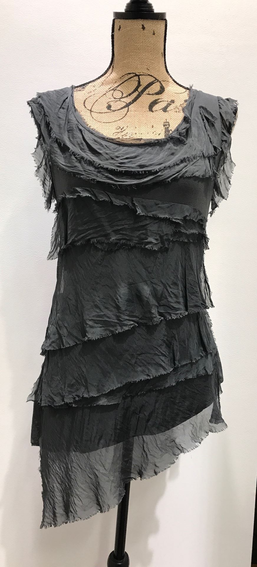 Sleeveless Italian Silk Ruffle Top Top Raw Moda