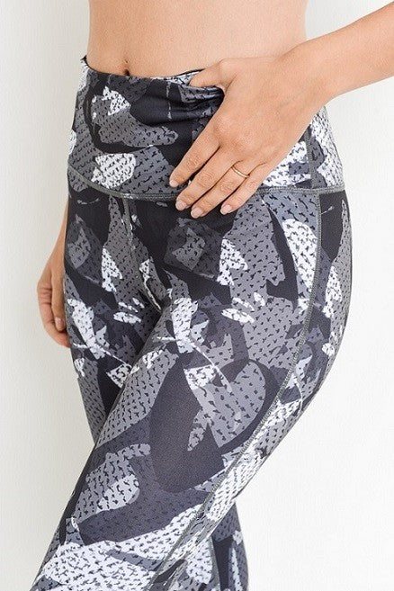 Raw Moda Monochrome Kaleidoscope Camo Print Full Leggings Leggings Raw Moda