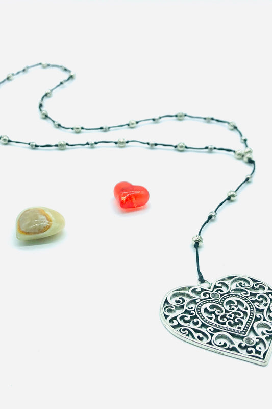 Silver Carved Heart Necklace Hand Made Necklace Raw Moda ONE SIZE Silver