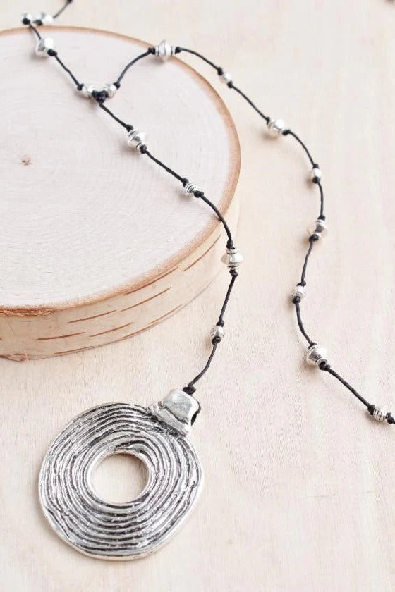 Raw Moda Etched Disc Alloy Necklace - Raw Moda